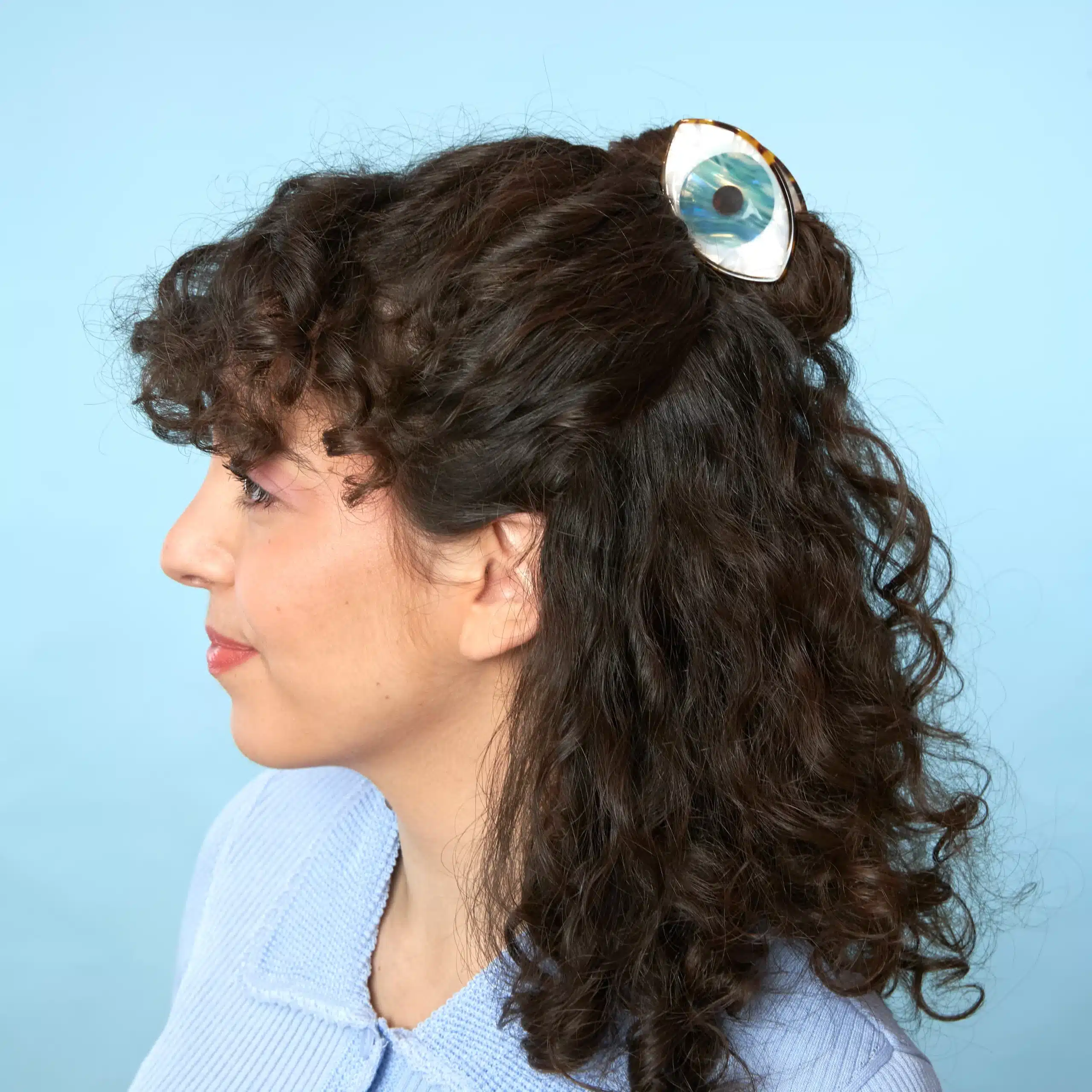pince-a-cheveux-oeil-bleu-coucou-suzette-chez-laurette-1-scaled
