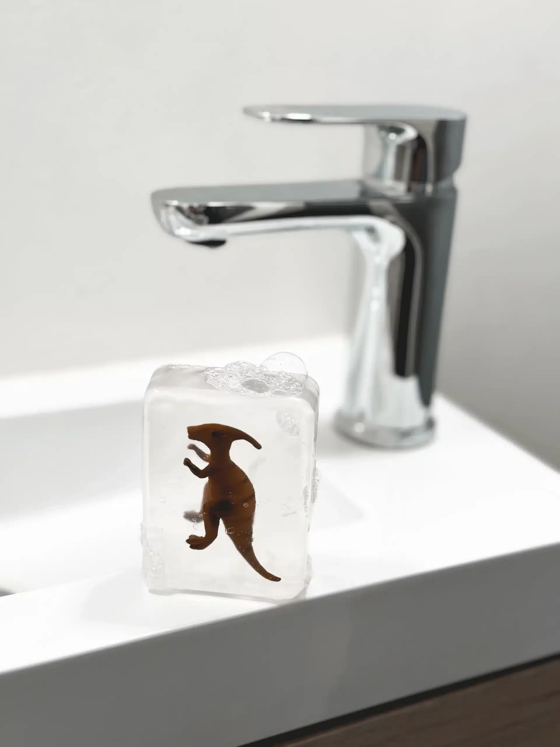 chez-laurette-conceptstore--marseille-ludi-soap-savon-jouet-dinosaure-