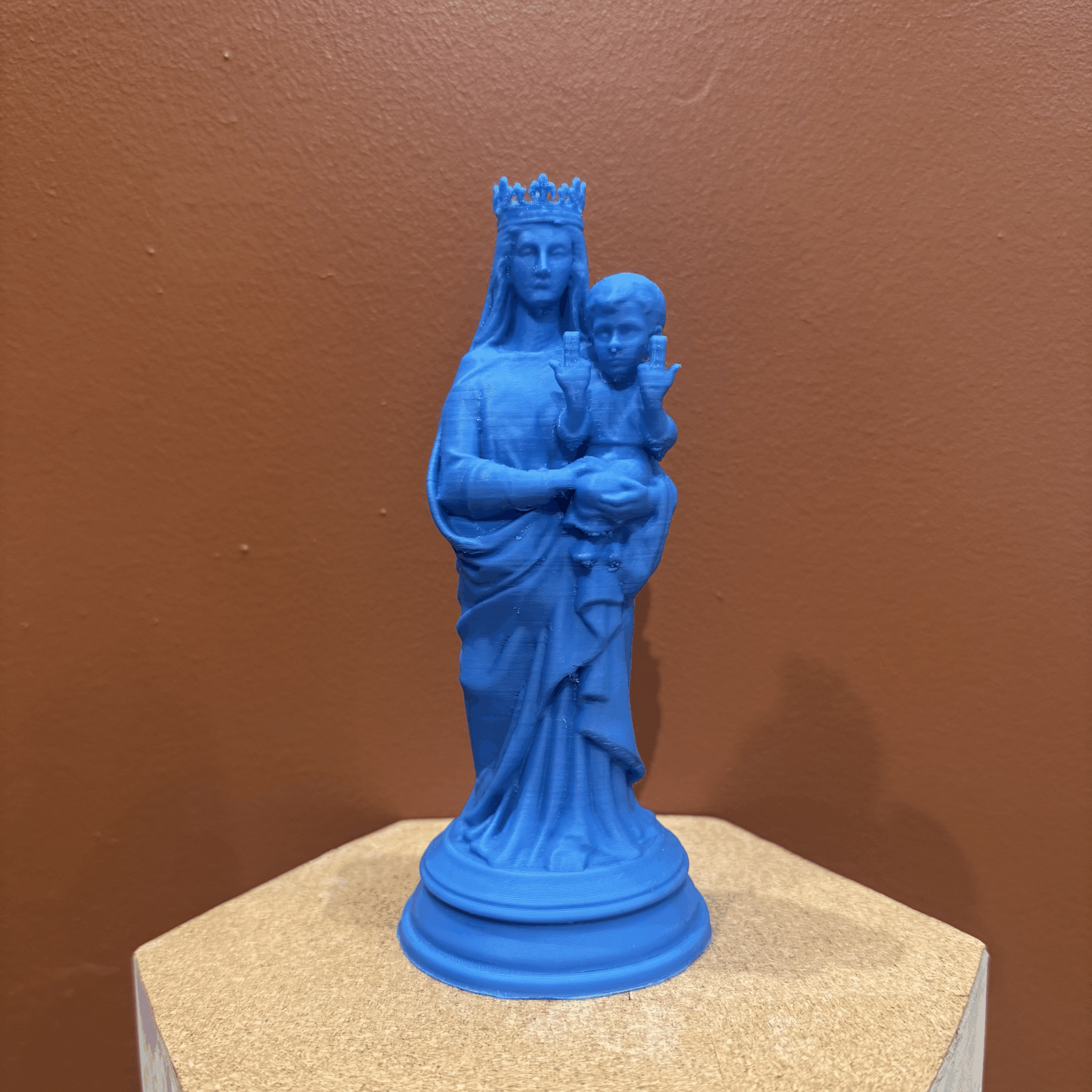 chez-laurette-conceptstore-marseille-statue-bonne-mere-notre-dame-de-la-garde-jul-dealeuses-de-paillettes-