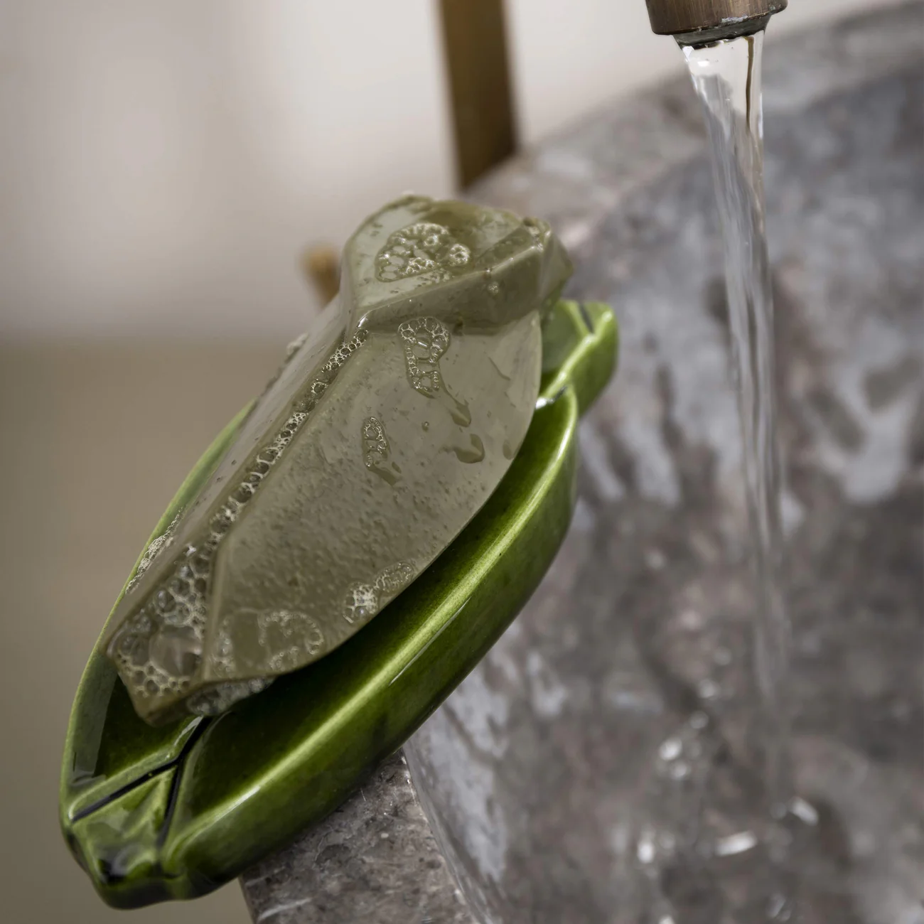 offret-monochromic-olive-fer-cheval-chez-laurette-concept-store-marseille