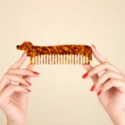 coucou-suzette-accessoire-accessory-cadeau-gift-peigne-comb-hair-haidressing-cheveux-coiffure-dog-chien-ouaf-woof-teckel-chez-laurette-conceptstore-marseille-peigne-teckel.