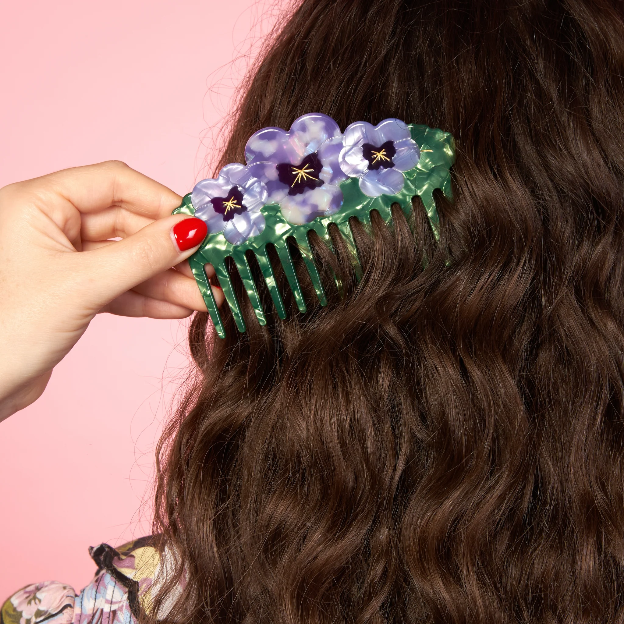 coucou-suzette-accessoire-accessory-cadeau-gift-tendance-mode-trendy-fashion-anniversaire-10-ans-peigne-comb-acetate-fleurs-flower-pensee-pansy-violet-purple-chez-laurette-conceptstore-marseille
