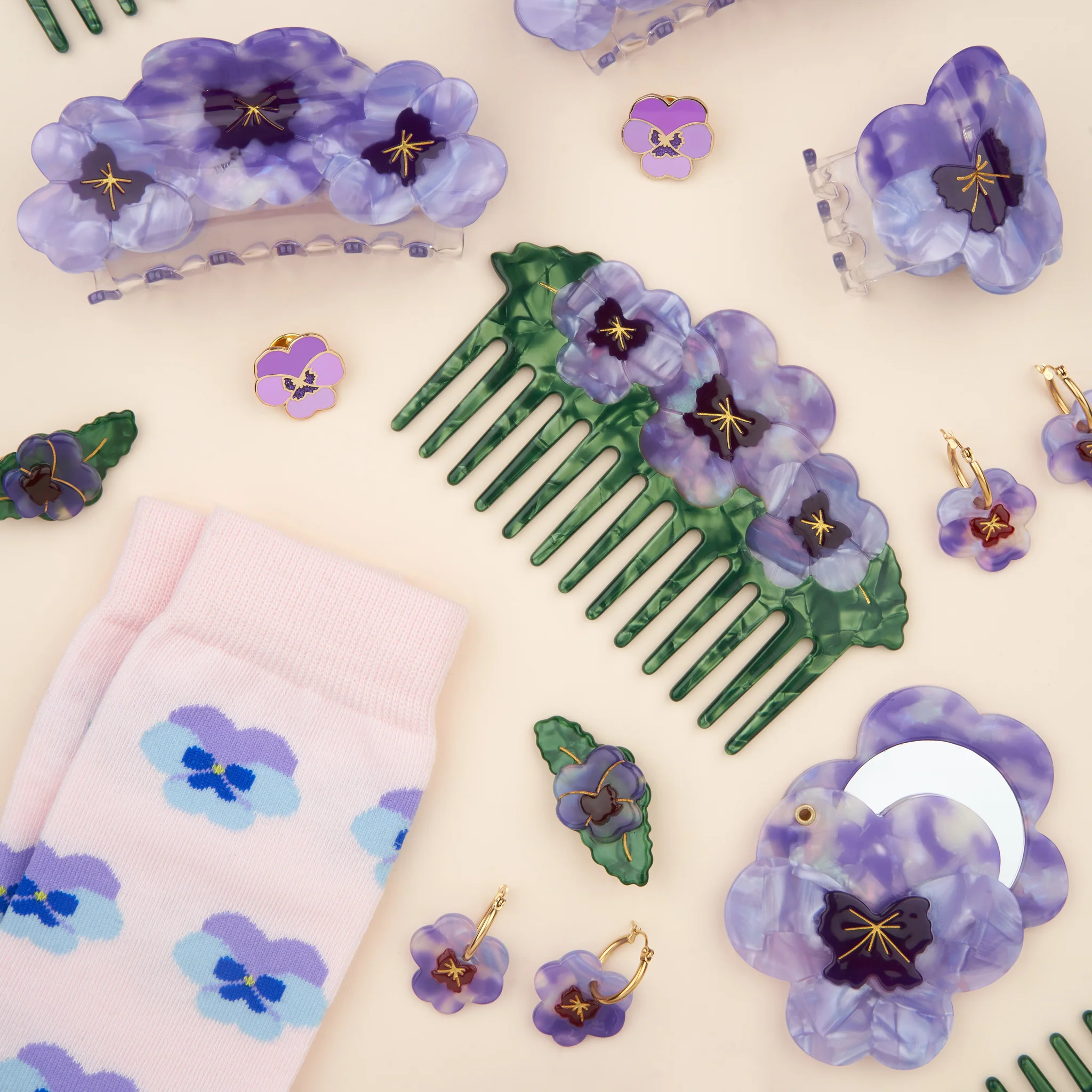 coucou-suzette-accessoire-accessory-cadeau-gift-tendance-mode-trendy-fashion-anniversaire-10-ans-peigne-comb-acetate-fleurs-flower-pensee-pansy-violet-purple-chez-laurette-conceptstore-marseille