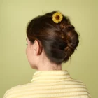 coucou-suzette-accessoire-accessory-cadeau-gift-tendance-trendy-fashion-garden-party-cheveux-hair-stick-pic-flower-fleur-tournesol-sunflower-jaune-yellow-Chez-laurette-conceptstore-marseille