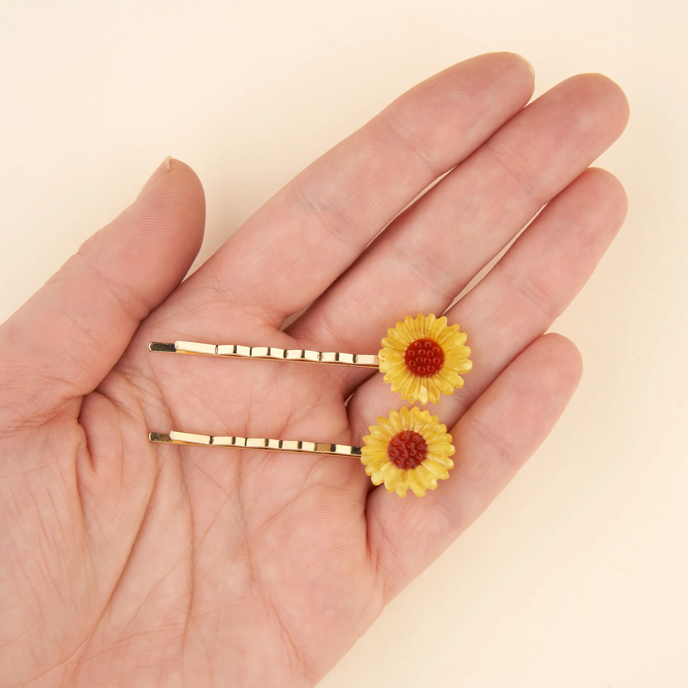 coucou-suzette-accessoire-accessory-cadeau-gift-tendance-trendy-fashion-garden-party-barrette-cheveux-hair-clip-flower-fleur-tournesol-sunflower-chez-laurette-concepstore-marseille