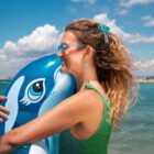 coucou-suzette-accessoire-cadeau-pince-a-cheveux-hair-claw-coquillages-et-crustaces-shellfish-and-crustaceans-mer-sea-dauphin-dolphin-bleu-blue-crea-chez-laurette-marseille-concepstore