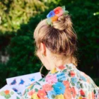 coucou-suzette-accessoire-tendance-trendy-fashion-ete-summer-collab-lucas-du-tertre-grande-pince-cheveux-hair-fleurs-flowers-bouquet-bleu-blue-or-chez-laurette-conceptstore-marseille