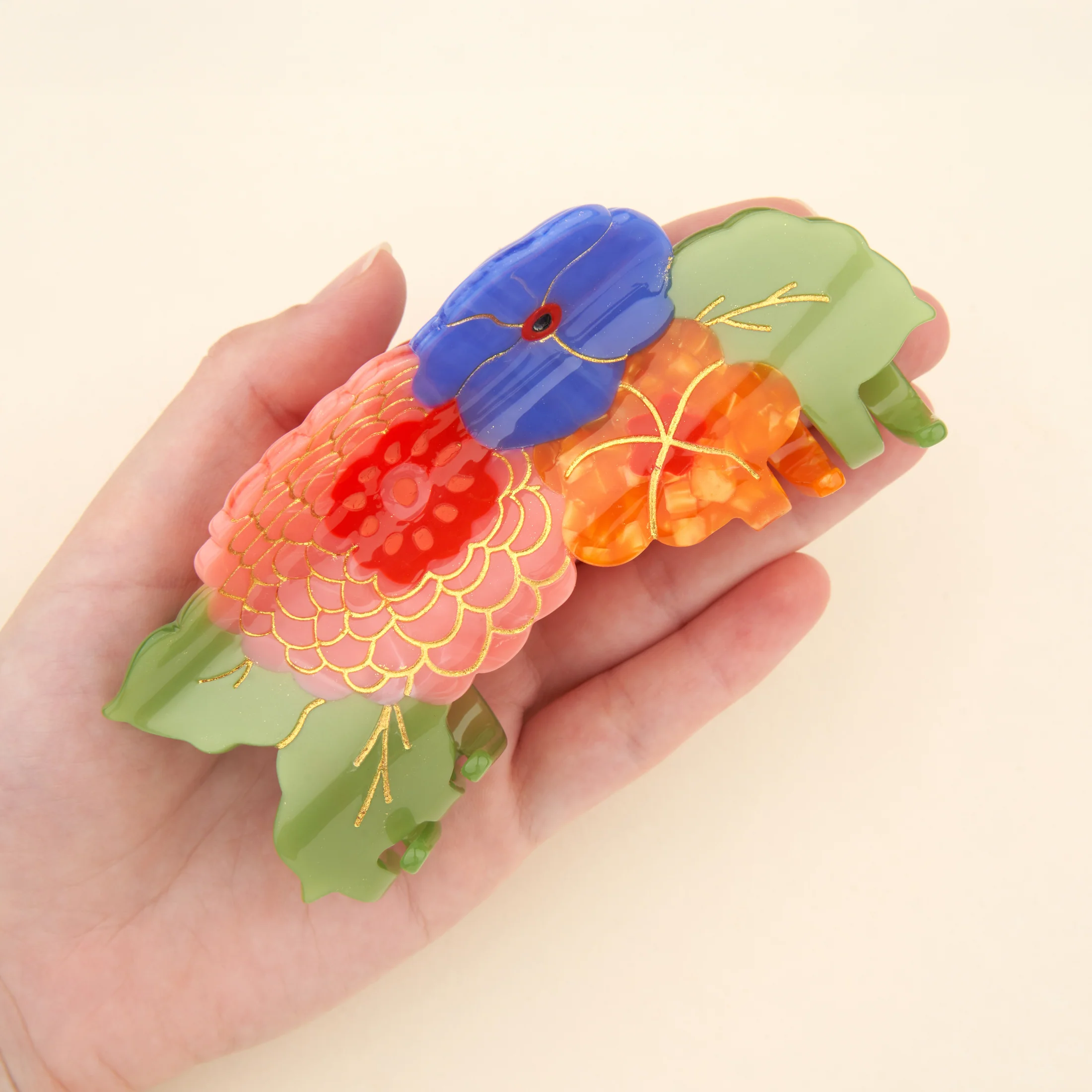 coucou-suzette-accessoire-tendance-trendy-fashion-ete-summer-collab-lucas-du-tertre-grande-pince-cheveux-hair-fleurs-flowers-bouquet-bleu-blue-or-chez-laurette-conceptstore-marseille